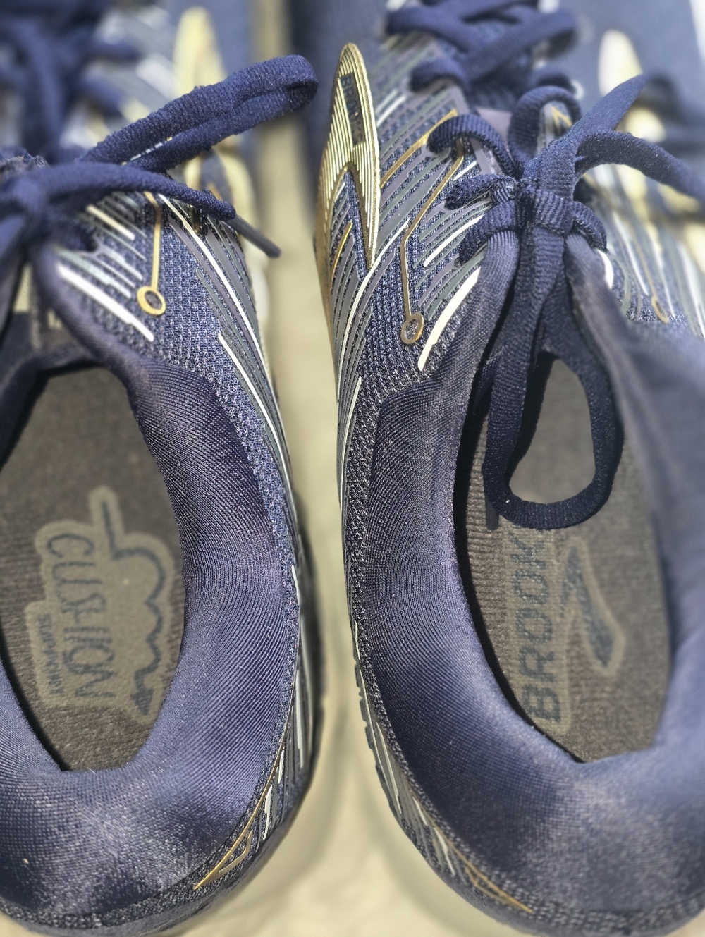 EUC Brooks Adrenaline GTS 19 Men's Sz 13 Running Shoes Navy Blue 1102941D439 - Picture 9 of 16